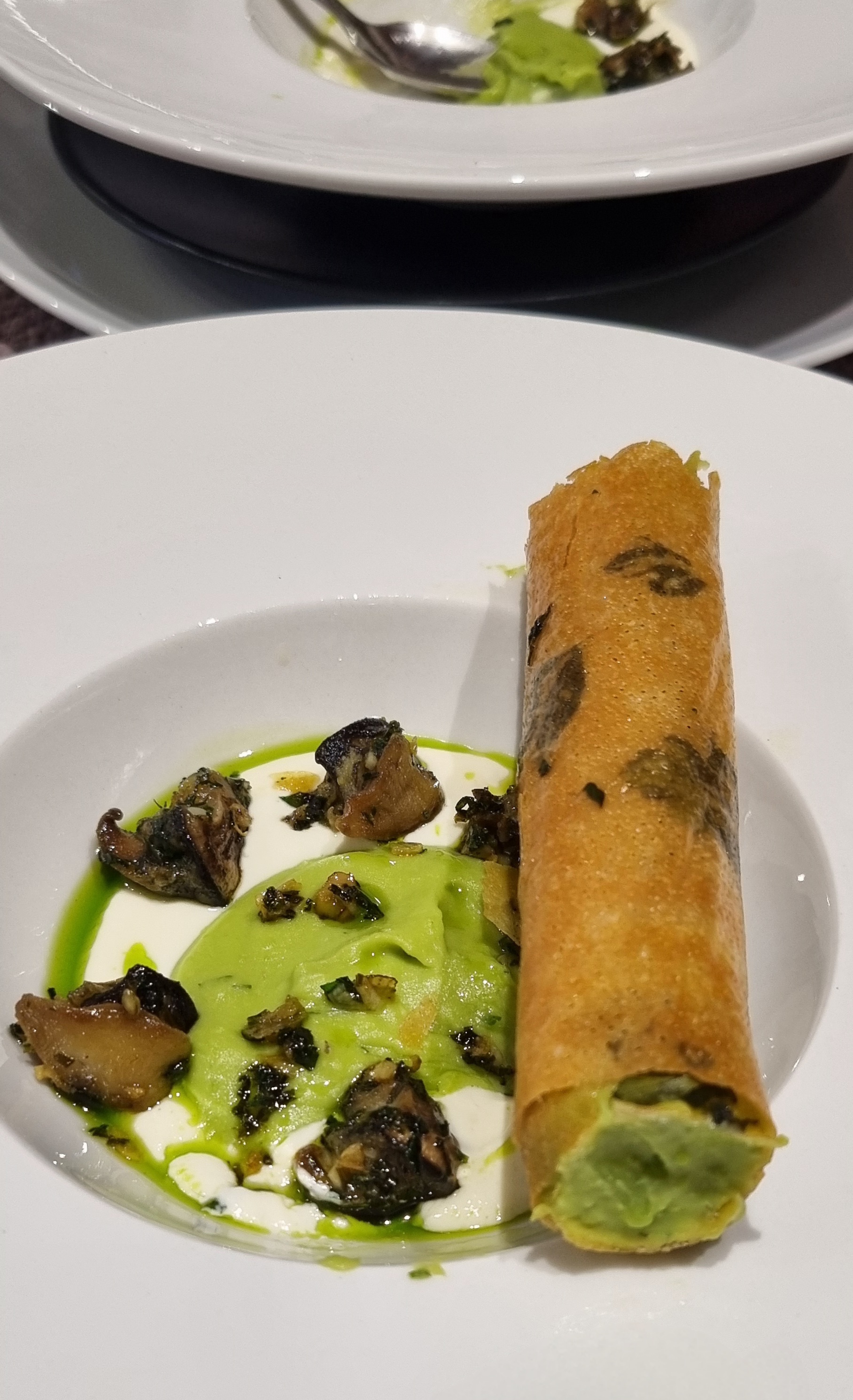 Cigare d'escargots croustillant et sa crème d'ail